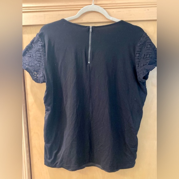 Casual tee Sz L - Picture 2 of 3